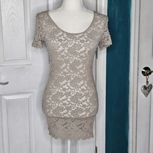 Buckle Long Lace Taupe Top Medium NWT